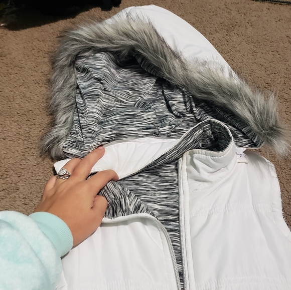 White vest - Picture 2 of 3